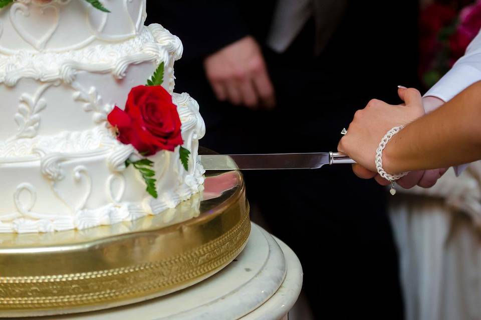 Classic tiered cake - Rob Rivera Photography