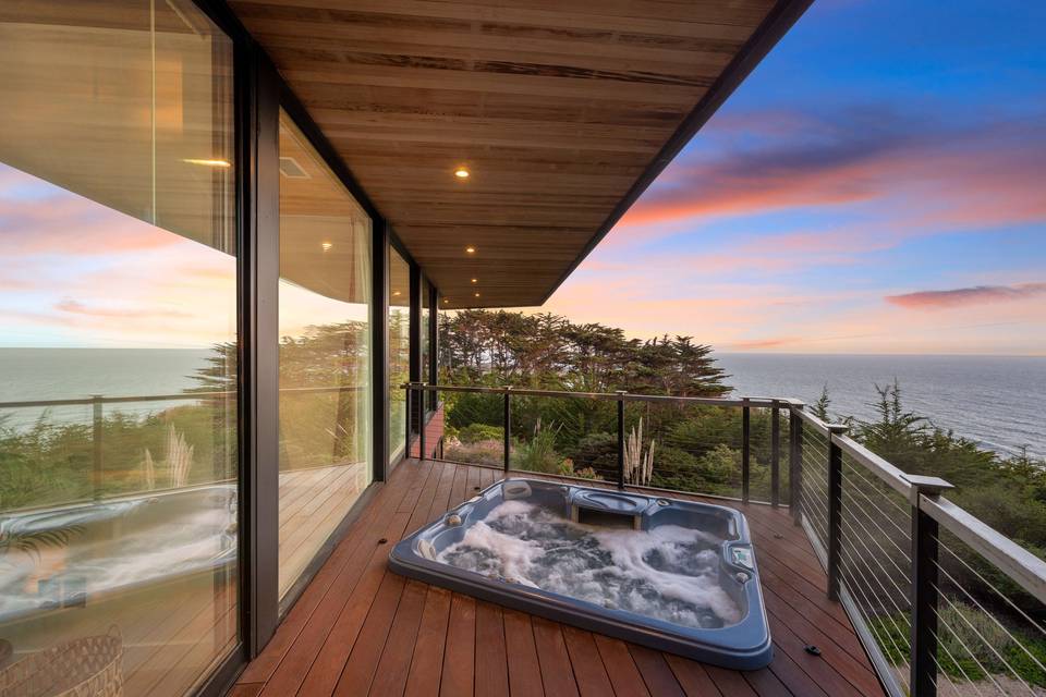 Outdoor hot tub