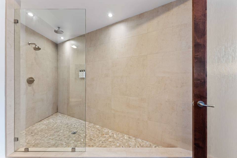 Bathroom with amenities