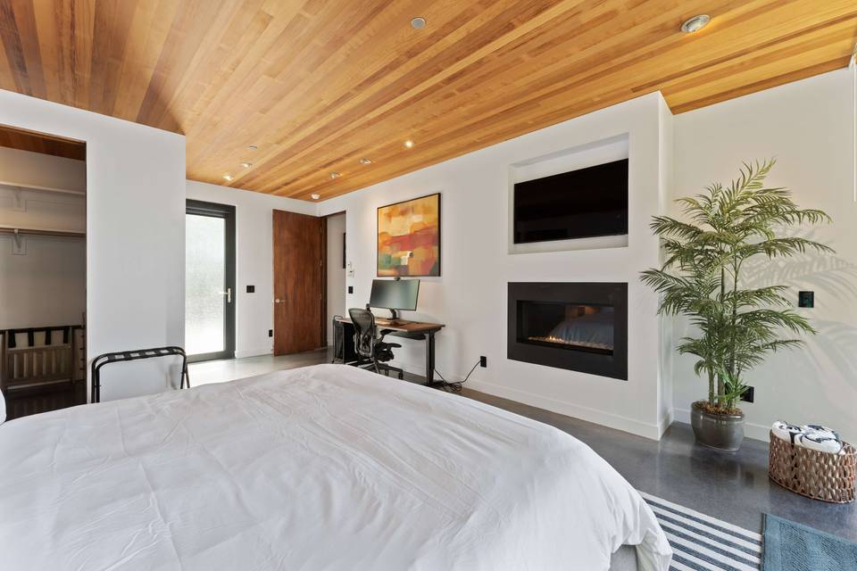 Cozy, modern bedroom