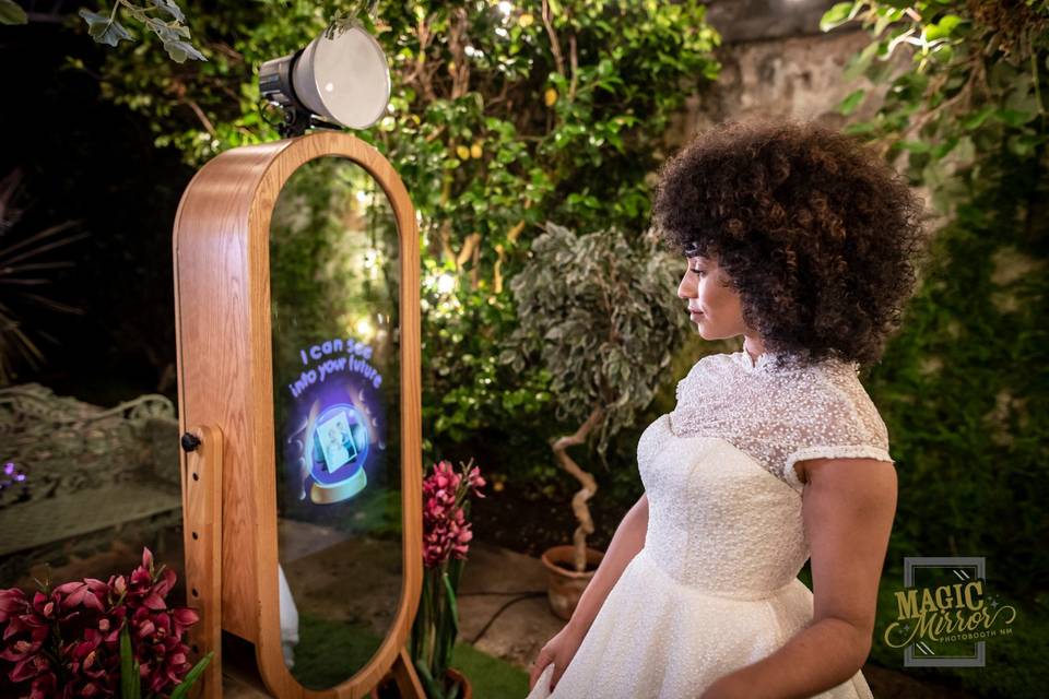 Bride with Retro Mirror3
