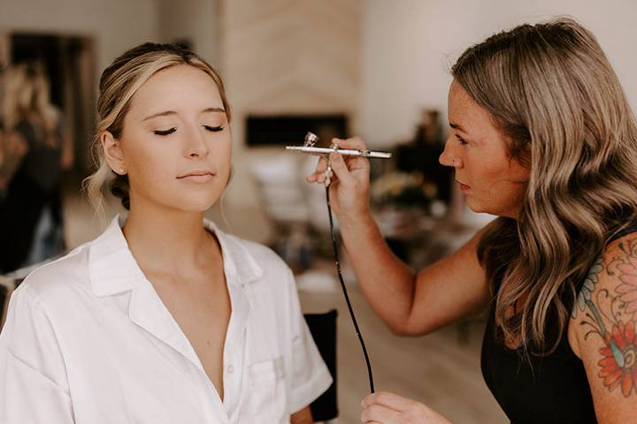 15 Best Makeup Artists in USA, Famous, Professional, American Bridal  Makeup