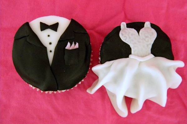 White chocolate cupcake and white cupcake. Fondant accents