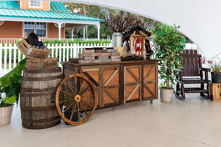 Outdoor Cocktail Bar Set Up