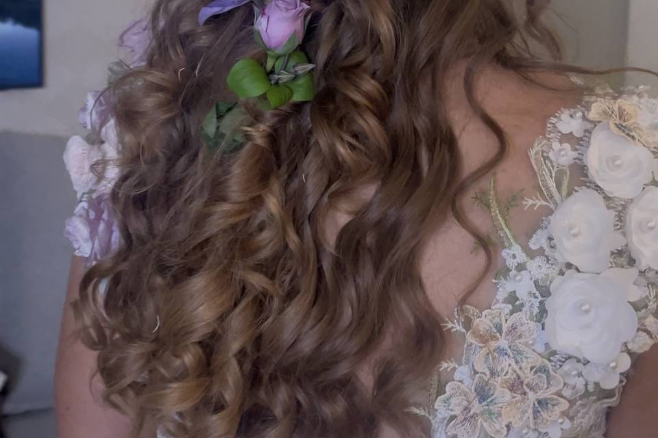 Real flowers boho hairstyle