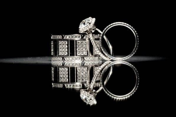 Harry Winston (for her) and Cartier (for him) - a match made in heaven!  Photo by Visionari.