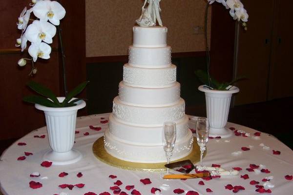 Elegant wedding cake table set-up.