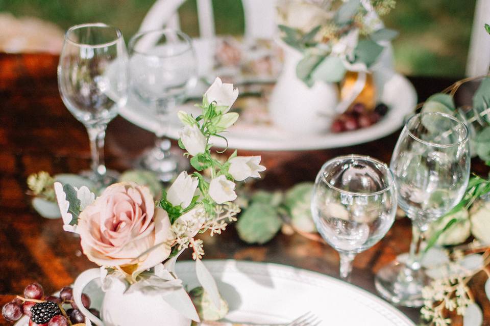 Modern calligraphy place card and setting