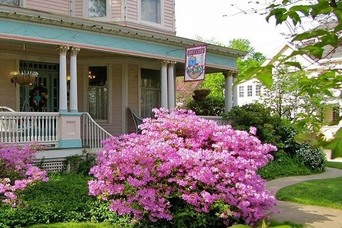 Exterior view of the Walnut Street Inn Bed and Breakfast