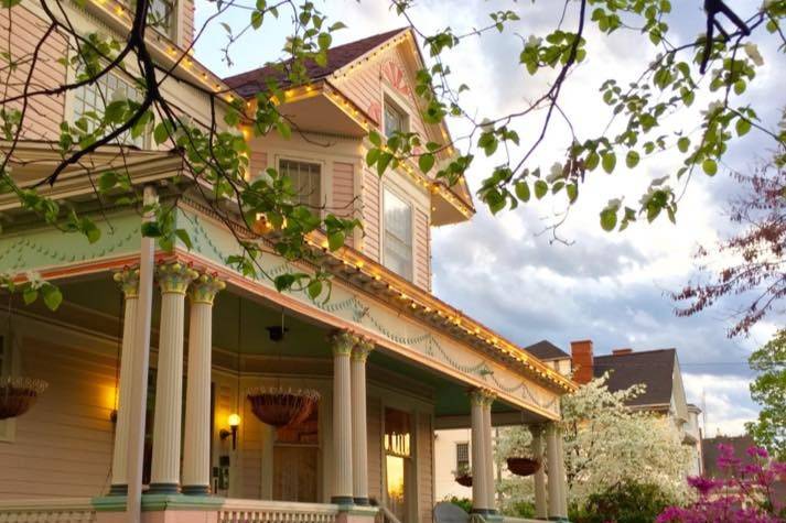 Exterior view of the Walnut Street Inn Bed and Breakfast