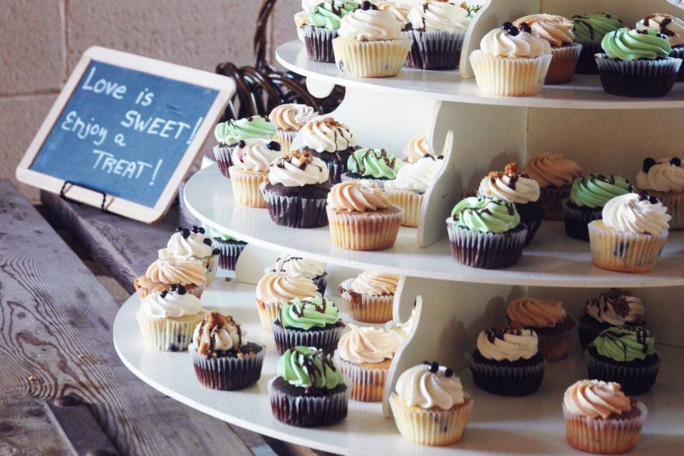 Circle wedding cupcake stand at jorgensen farms