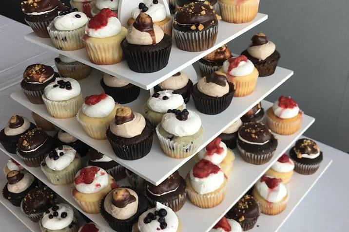 100 cupcakes for a wedding at the grange insurance audubon center