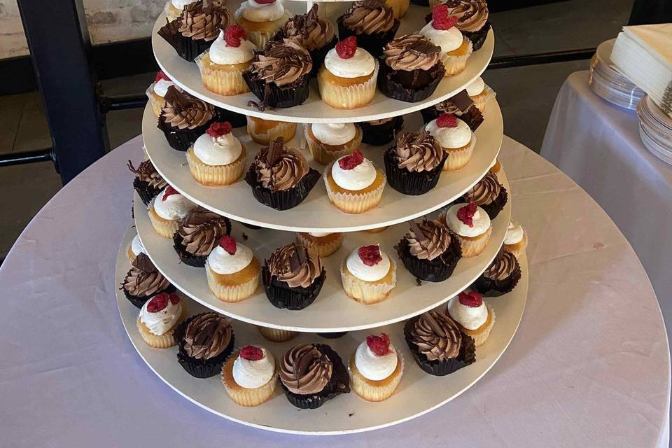 Cupcake Display with Cutting C