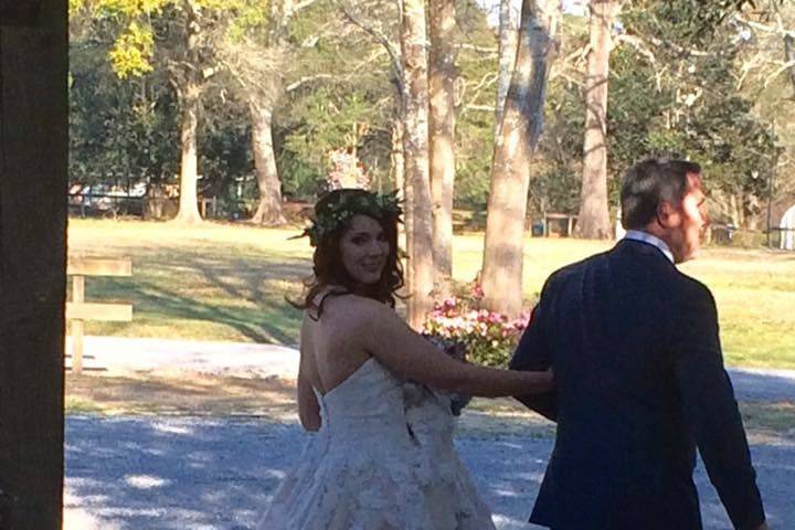 Bride and her father getting ready to walk down the aisle at Live Oaks Plantation in Gulfport, Mississippi