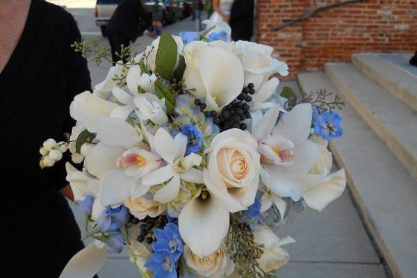 White and blue bouquet