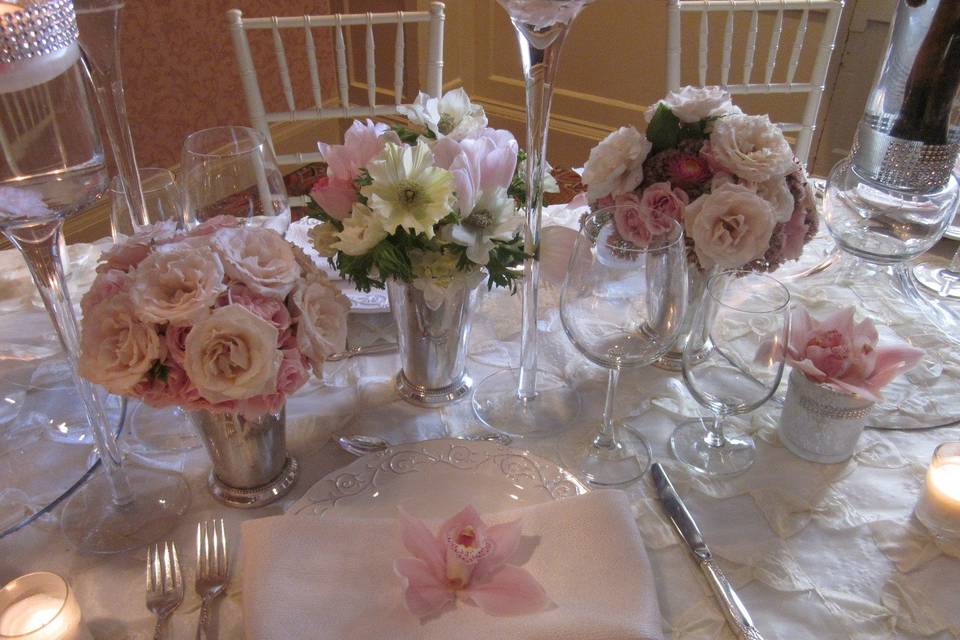 Table setting and floral decor