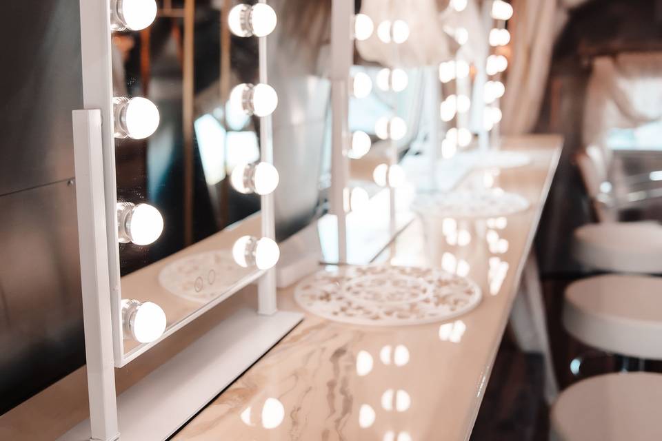 Makeup mirrors in Airstream