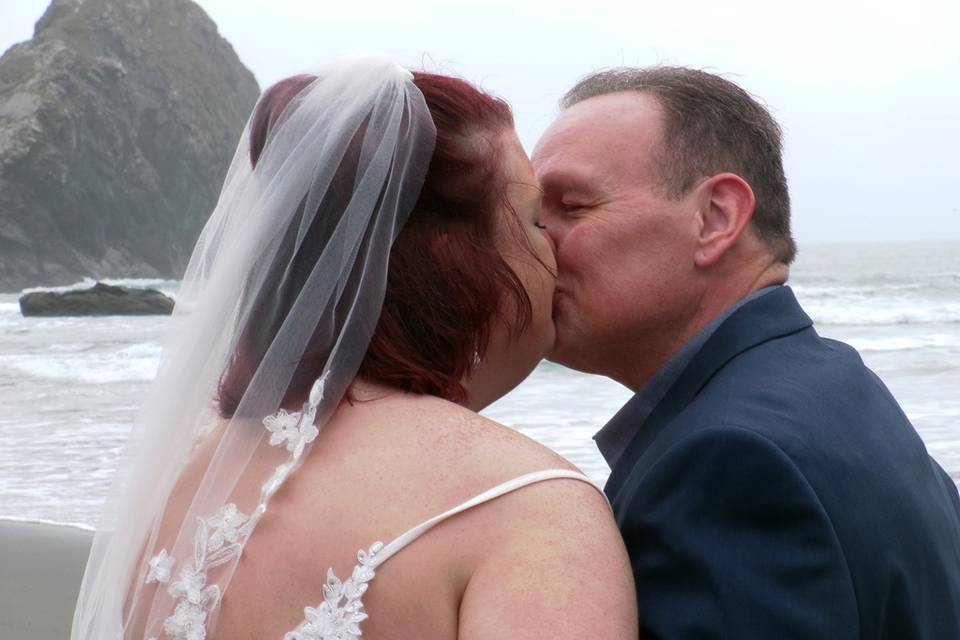 First kiss as a married couple