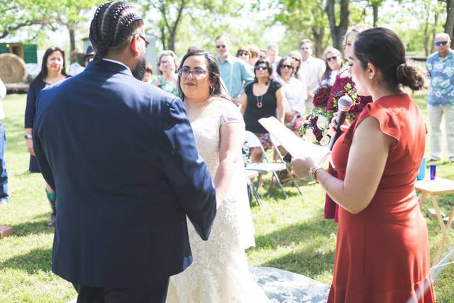 Officiant Yomayra