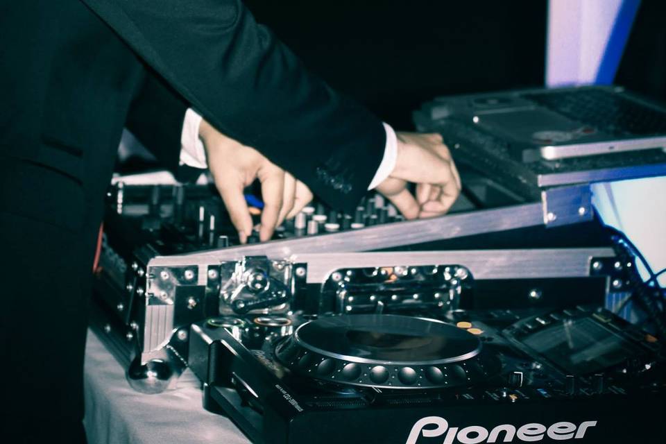 Nelson Cruz Entertainment - DJ - New York, NY - WeddingWire