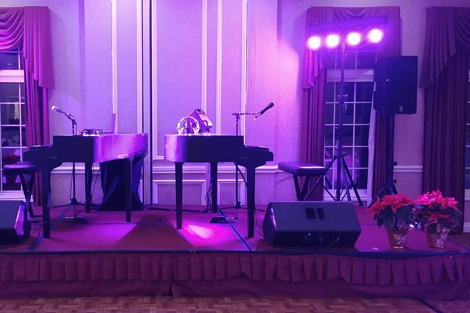 Mobile Dueling Pianos Shows