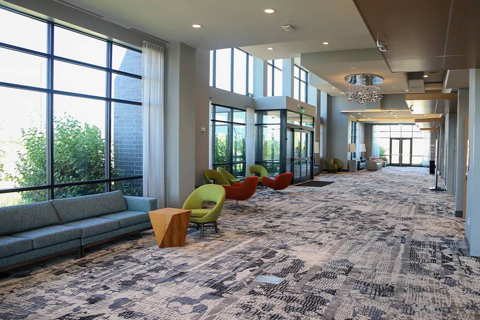Holiday Inn & Suites - Bien Venu Event Center