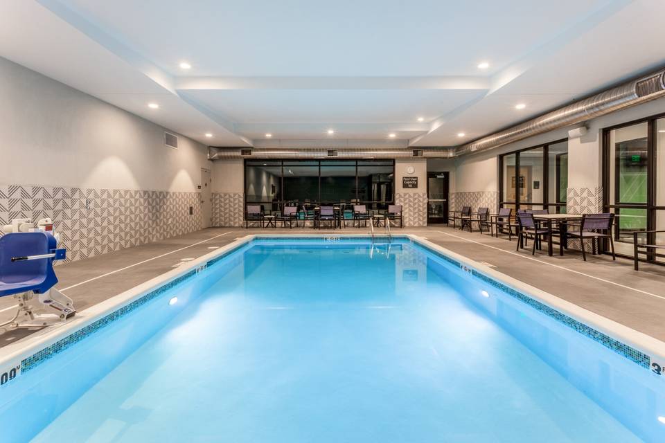 Holiday Inn Suites Pool
