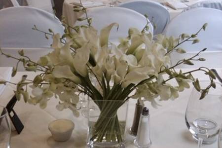 White floral centerpiece