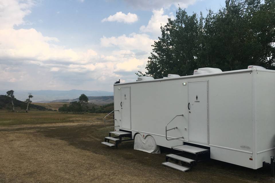 Portable luxury restroom