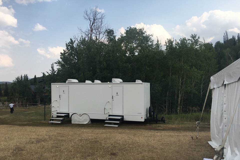 Portable luxury restroom