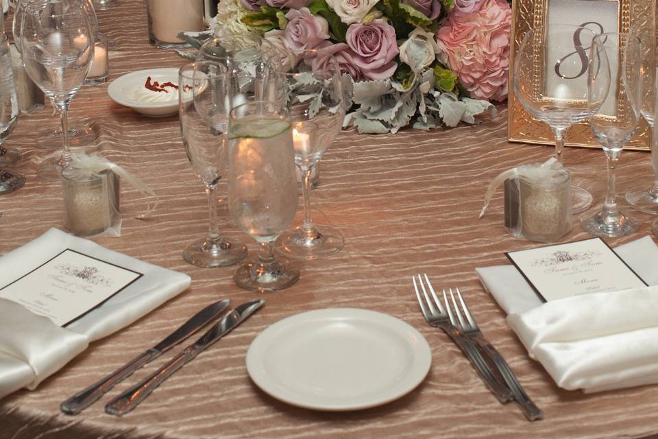 A table layout with centerpiece