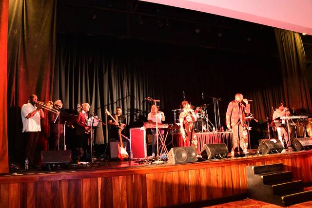 Amazing 12pcs band!