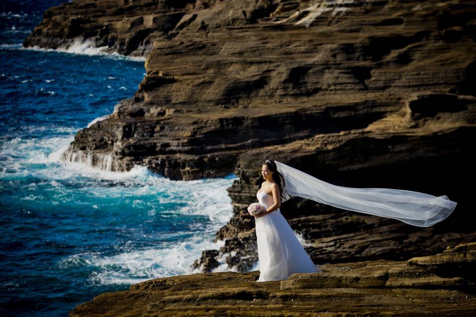 Honolulu wedding photography on Oahu's east shore destination wedding in Hawaii