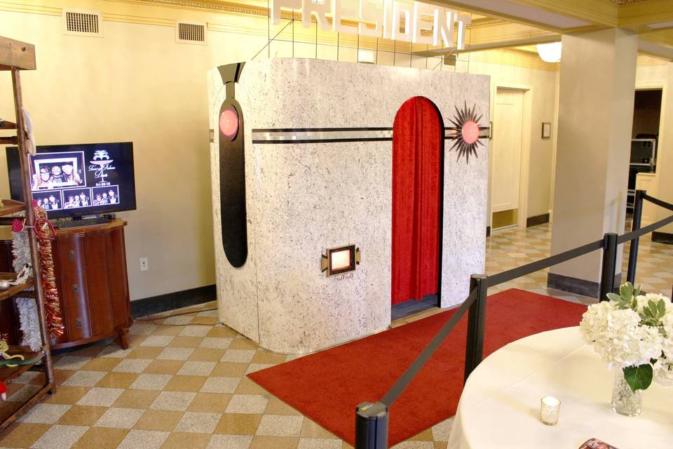 Our Art Deco Gatsby booth.
