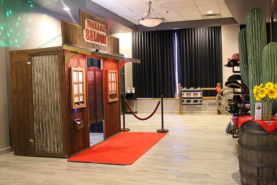 The Looking Glass Photo Booths