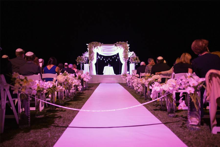 The wedding isle at night