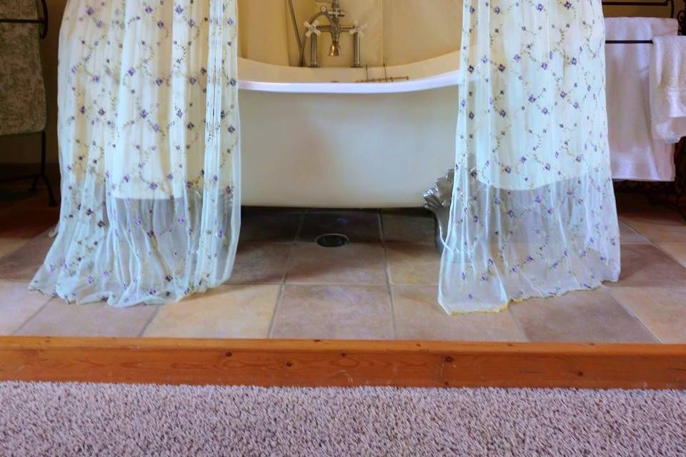 Willow Claw Tub