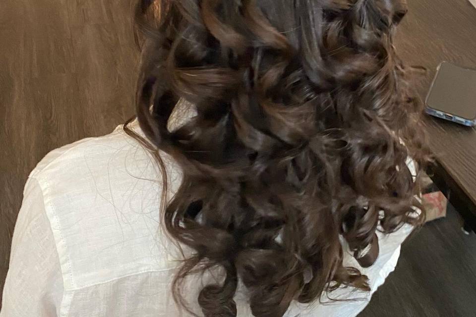 Flowing curls