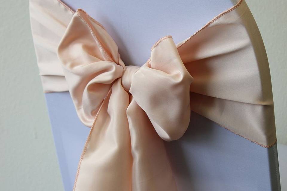 Blush Lamour Table Runners for Weddings.