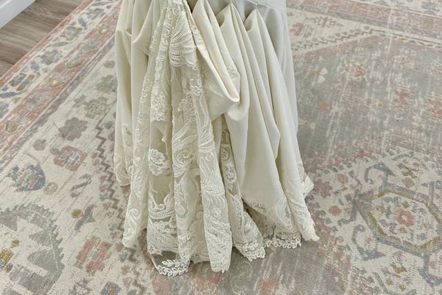 Bustle fastening
