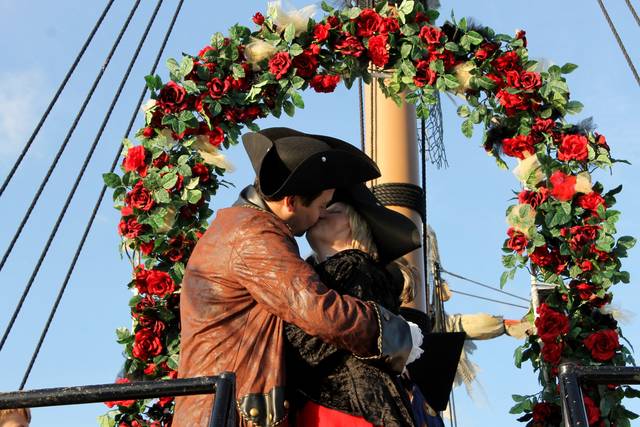 Black Raven Pirate Ship