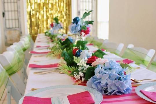 Bright table decor