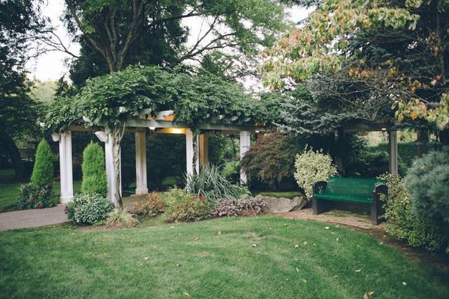 Lakeside Gardens