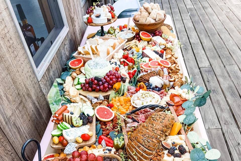 Summer grazing table