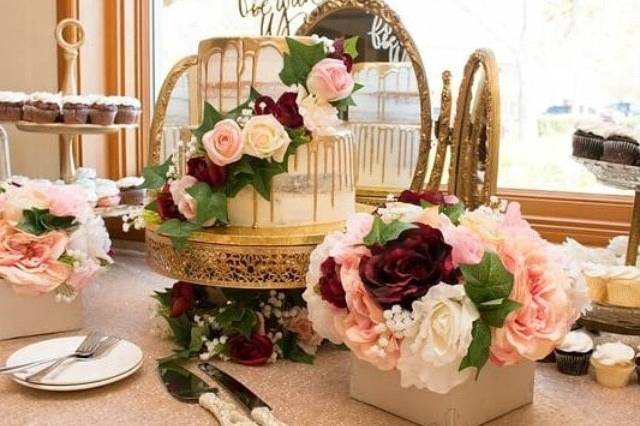 Romantic wedding cake display