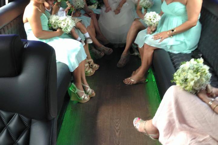 Green with envy? You don't have to be, with Luxury Limo Hawaii.  Play a slideshow of your pictures from your wedding on DVD or USB, immediately after the festivities!  Check out our huge flat-screen tv!