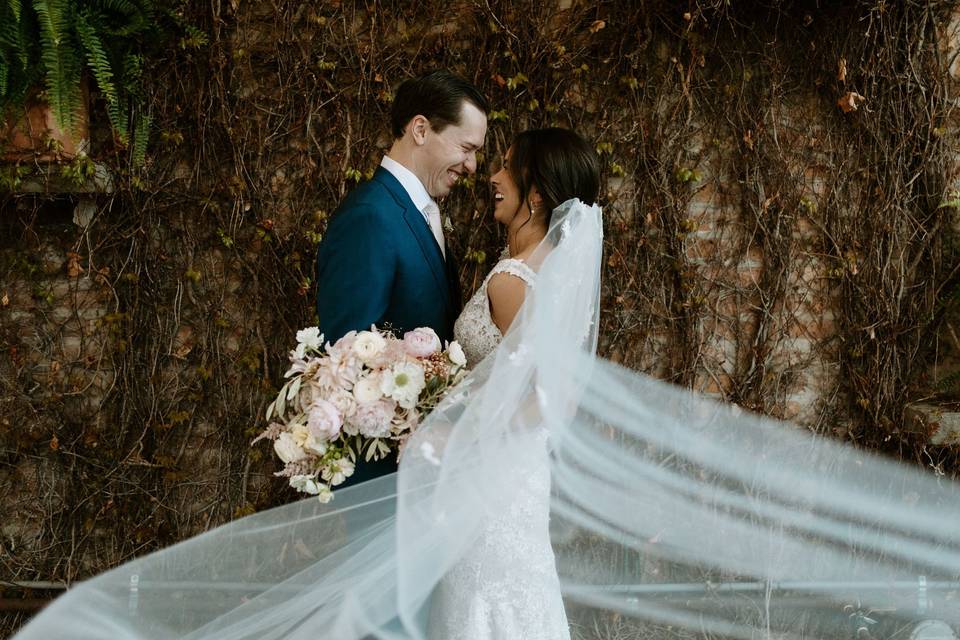 Bridal bouquet neutrals