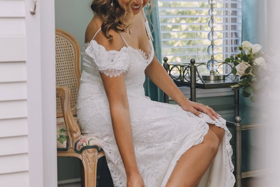 Bride getting ready - Sara Keefe Photography 2020