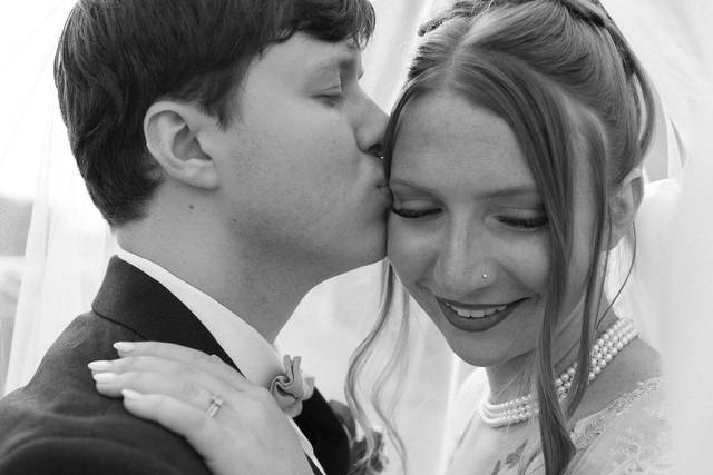Elegant urban weddings with ti
