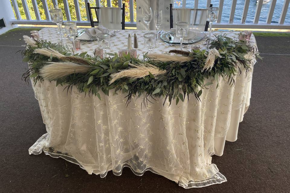 Pampas sweetheart table